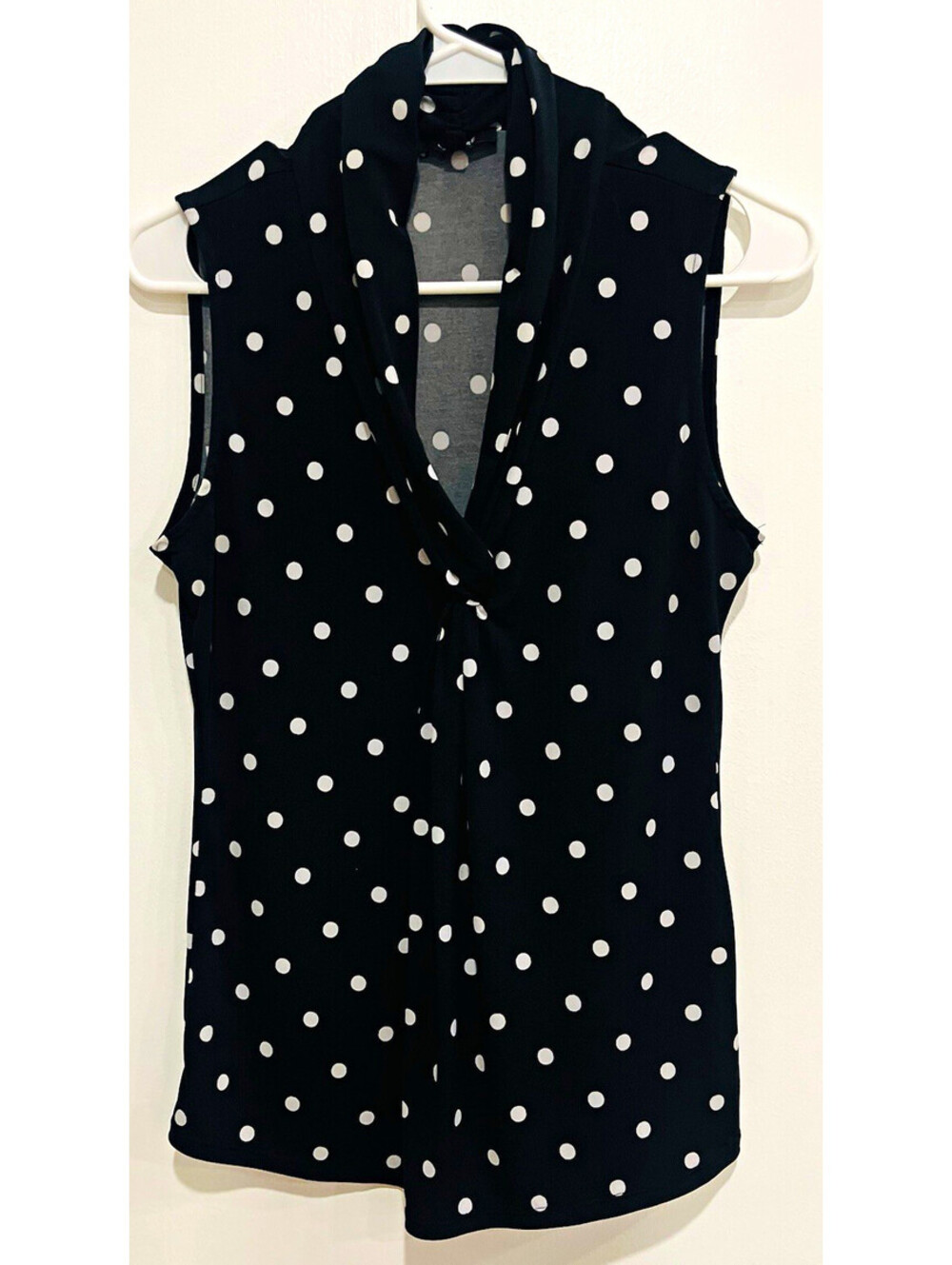 Premise Women’s M Black & White Polka Dot V-Neck Sleeveless Pullover Blouse